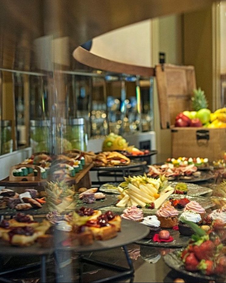 Breakfast buffet display